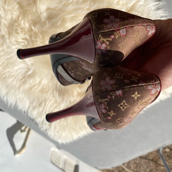 Stunning LUIS VUITTON a classy heels in size 38.5 - Picture 7 of 15